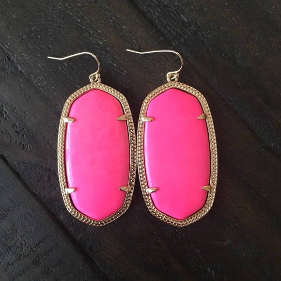 Kendra Scott Jewelry - Kendra Scott Magenta Danielle Earrings